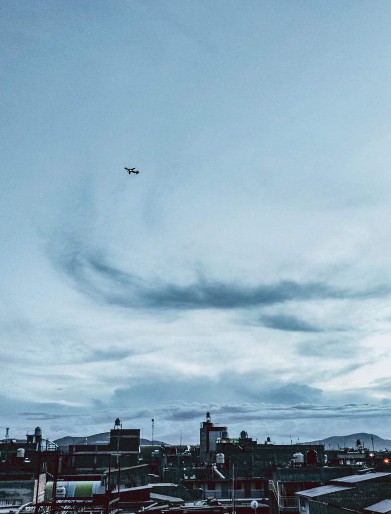 Vuelo Solitario & Nubes en Torbellino